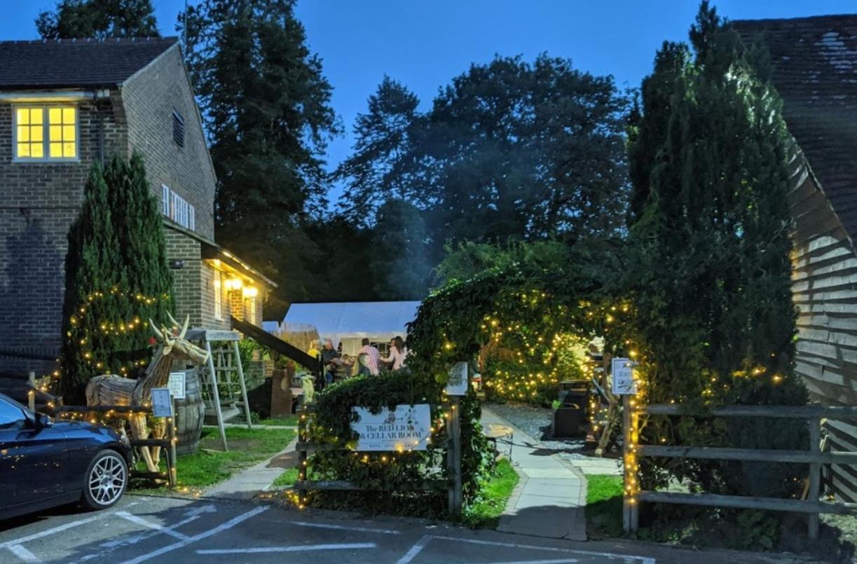 Red Lion Pub, Restaurant&Hotel Rooms Betchworth Exterior foto